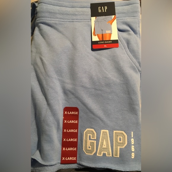 GAP Ladies Logo Shorts - Size XL - NWT - Picture 7 of 7